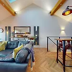 Mumbles Cottage & Stunning Ocean Views - Sleeps 4