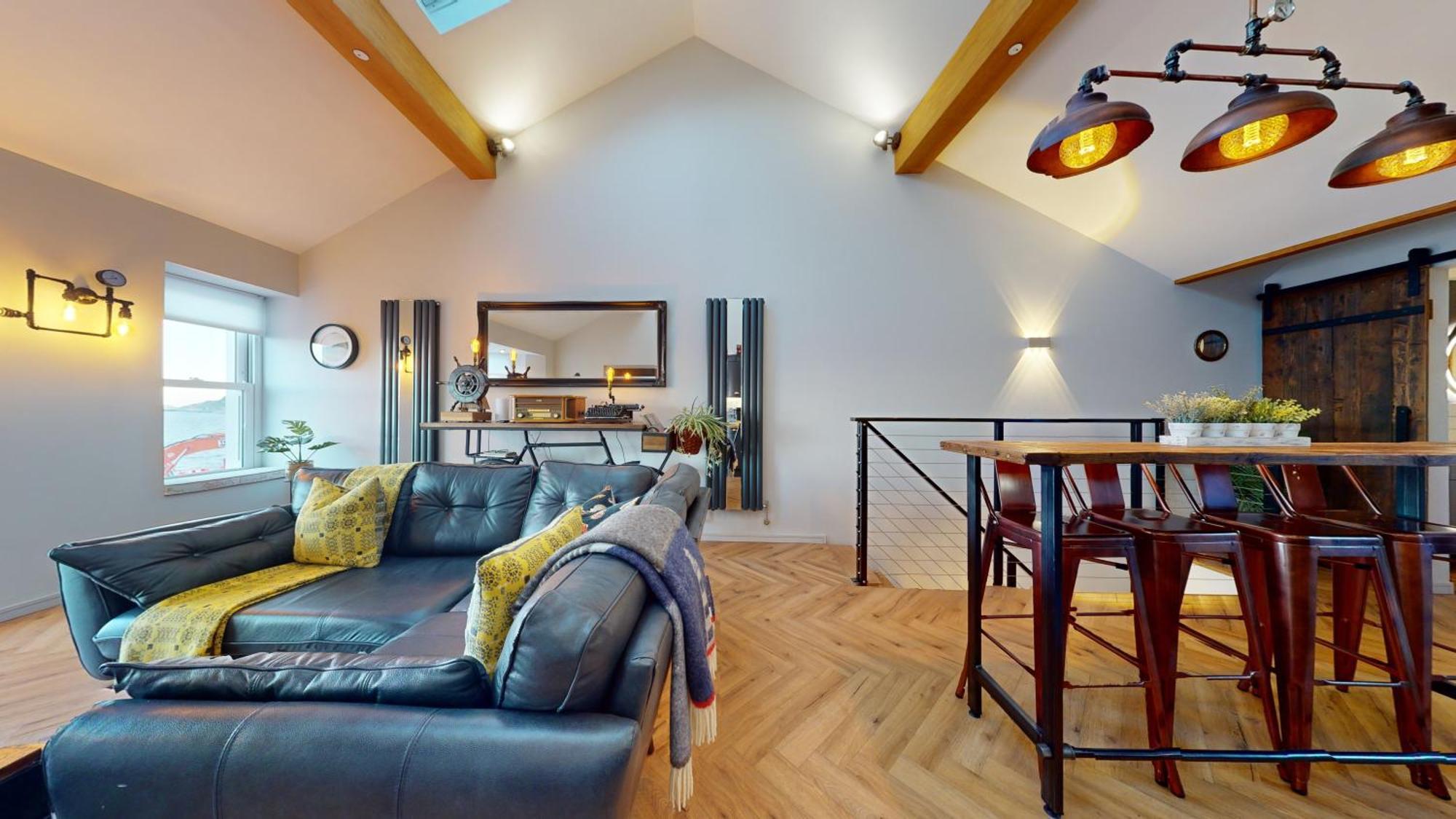 Mumbles & Stunning Ocean Views - Sleeps 4 Apartment