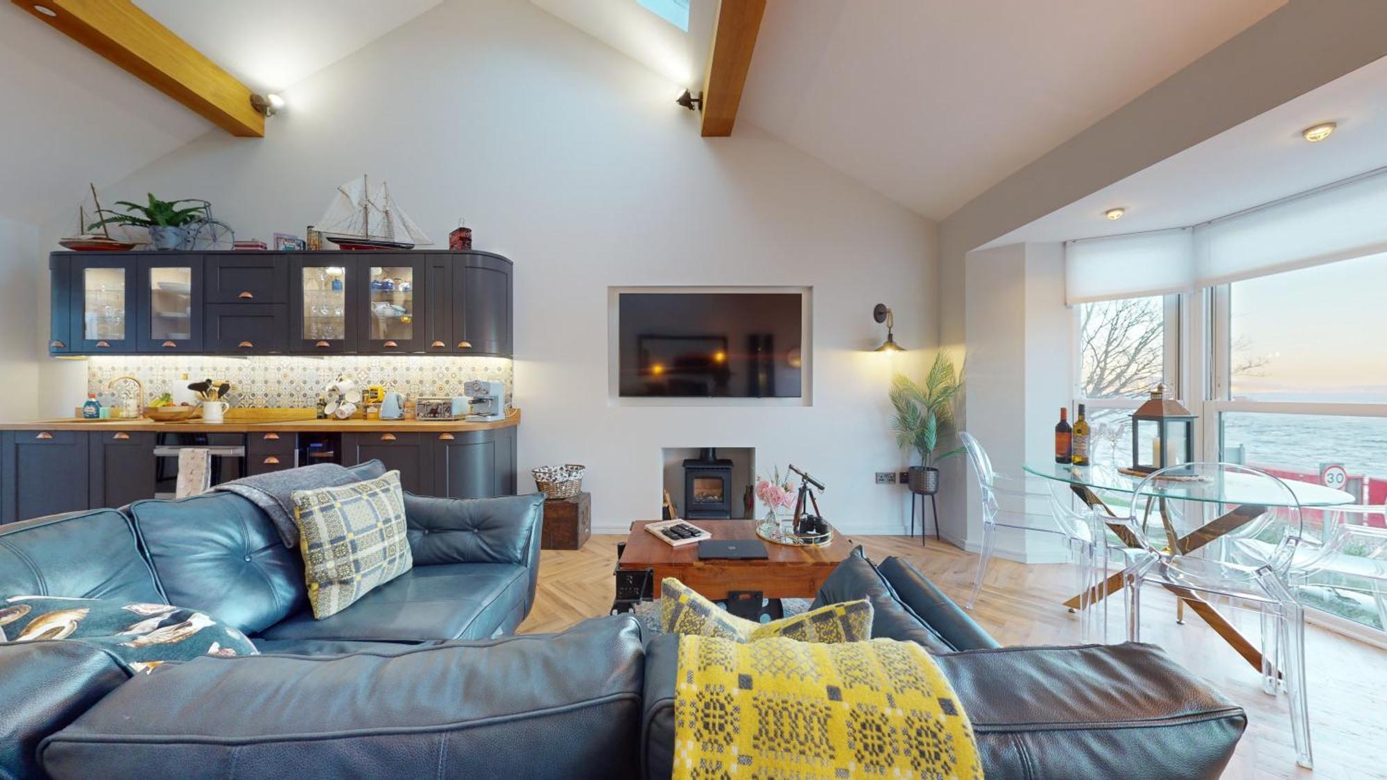 Apartment Mumbles & Stunning Ocean Views - Sleeps 4 Swansea