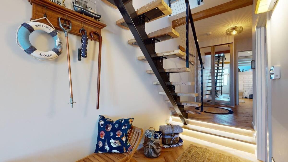 Mumbles & Stunning Ocean Views - Sleeps 4 Apartment