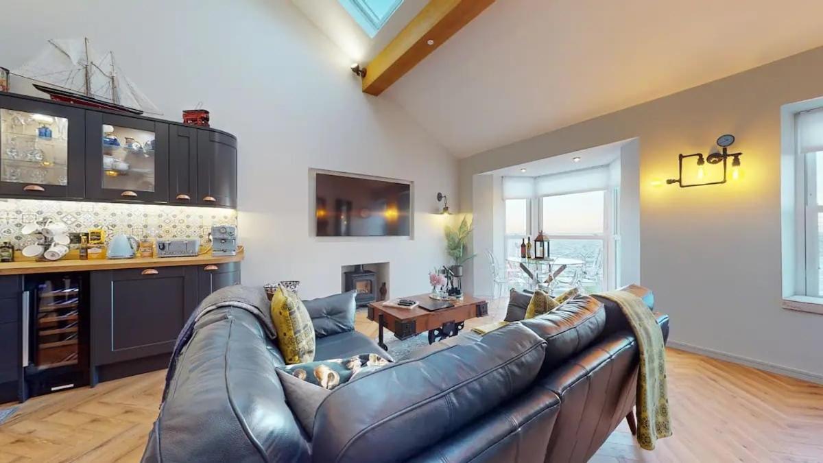 Apartment Mumbles & Stunning Ocean Views - Sleeps 4 Swansea